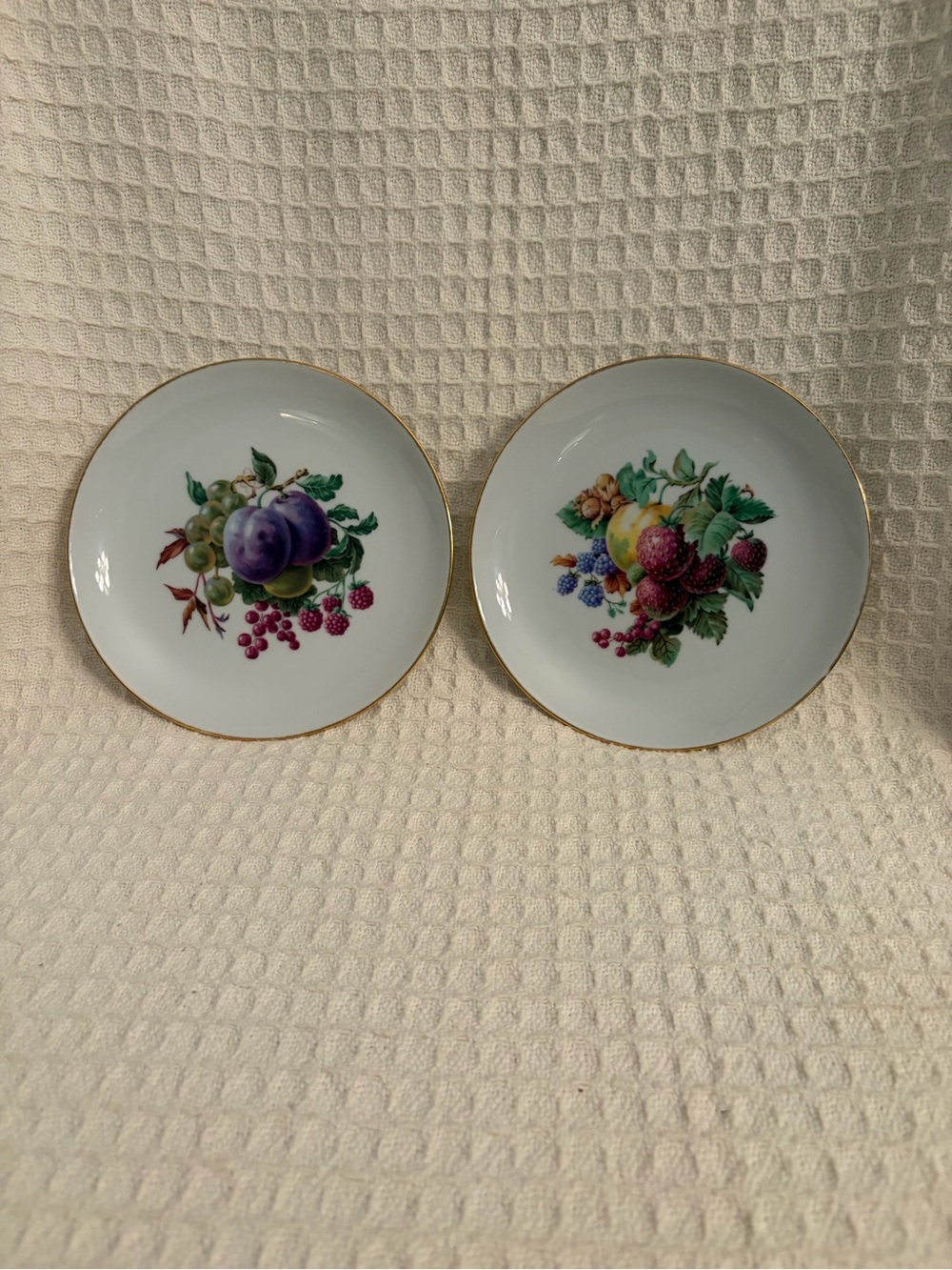 Naaman Israel Set Of 2 Fruit Motif Dessert Plates With Gold Trim 6 1/2”